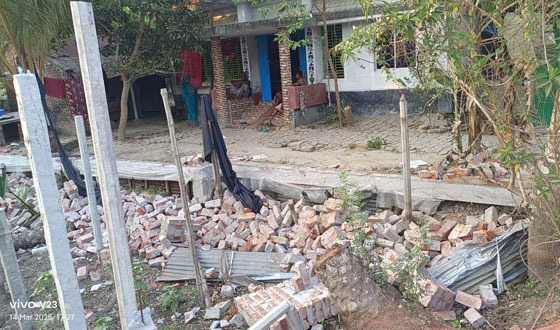 দেবহাটায় সন্ত্রাসী হামলায় বসতঘর ভাঙচুর ও লুটপাটের ঘটনায় মামলা