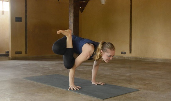 রোজায় পেটের সমস্যা দূর করতে করুণ যোগাসন