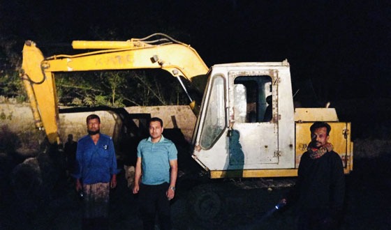 কাপাসিয়ায় অবৈধ ভাবে মাটি কাটার অপরাধে ৩ জনের জেল