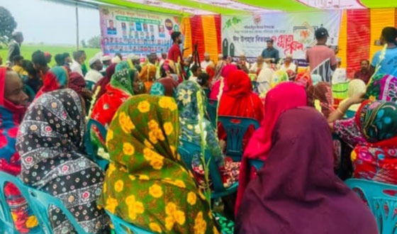 নাসিরনগরে অসহায় ও দরিদ্র মানুষের মধ্যে ঈদ উপহার বিতরণ