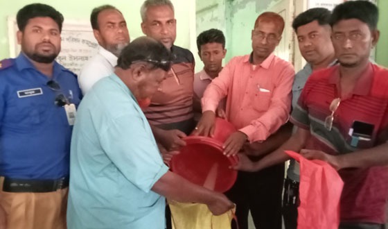 কলারোয়ার জালালাবাদে পেল ৬শ ৪১পরিবার ভিজিএফ চাউল