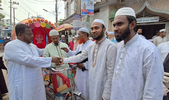 ‘নিজস্ব অর্থ ব্যয় করে জামায়াত জনগণের পাশে দাঁড়াচ্ছে’