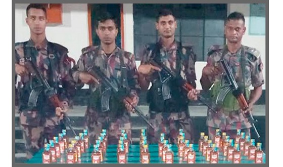 মহেশপুর সীমান্তে ভারতীয় মদ, নারী শিশুসহ ১৫ বাংলাদেশি আটক