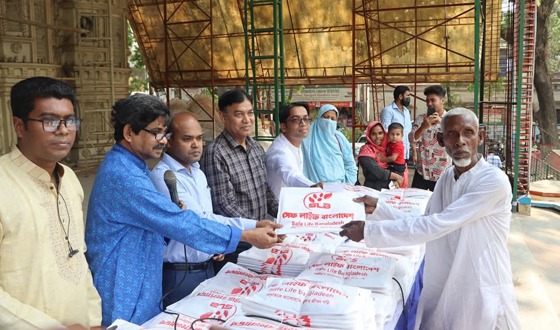 টাঙ্গাইলে সেফ লাইফ বাংলাদেশের ঈদ উপহার বিতরণ