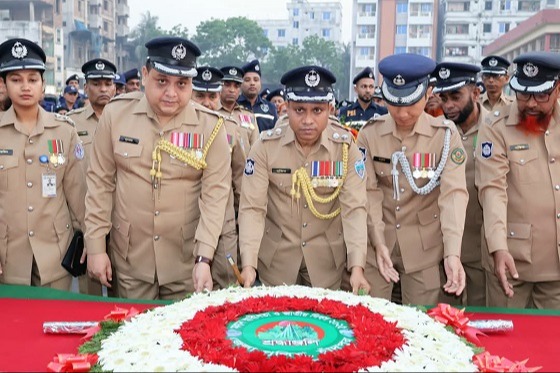 চাঁদপুরে মহান স্বাধীনতা ও জাতীয় দিবসে পুলিশ সুপারের শ্রদ্ধা নিবেদন