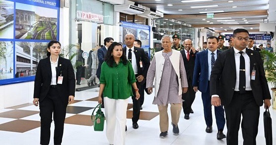 চীনে পৌঁছেছেন প্রধান উপদেষ্টা