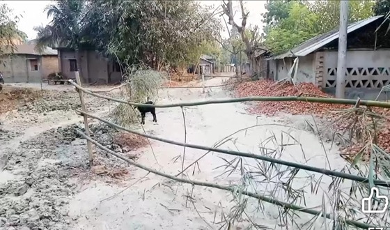 কালীগঞ্জে নির্মানাধীন রাস্তায় বেড়া, নির্মাণ কাজ বাধাগ্রস্থ জনদুর্ভোগ চরমে
