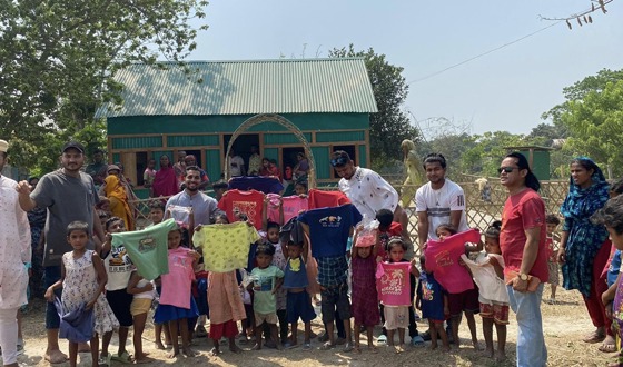 সোনারগাঁয়ে মায়াদ্বীপ শিশু পাঠশালার শিশুদের মাঝে ঈদ উপহার বিতরণ