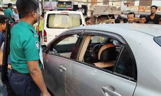 চট্টগ্রামে প্রাইভেট কারে ‘অতর্কিত’ গুলি, নিহত ২