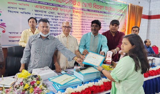 টাঙ্গাইলে বৃত্তিপ্রাপ্ত শিক্ষার্থীদের সনদ ও ক্রেস্ট প্রদান