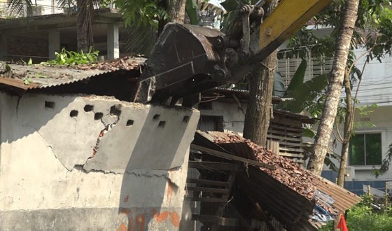 পিরোজপুর শহরের ভাড়ানী খাল পুন: খনন ও অবৈধ স্থাপনা উচ্ছেদ শুরু