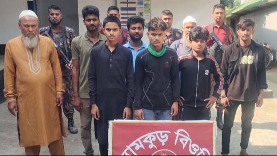 মহেশপুর সীমান্ত পেরিয়ে ভারতে প্রবেশের চেষ্টাকালে আটক ৪৪