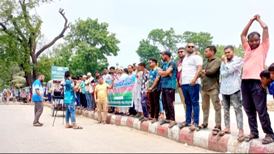সৈয়দপুরে খেলার মাঠে মেলা বন্ধের দাবীতে মানববন্ধন