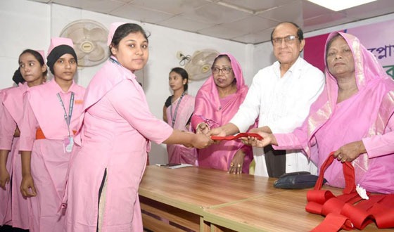 দিনাজপুর কেয়ার নার্সিং কলেজের ডিপ্লোম ইন মিডওয়াইফারি কোর্সের ছাত্রীদের বেল্ট পরিবর্তন