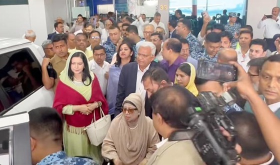 দেশের মাটিতে পা রাখলেন খালেদা জিয়া