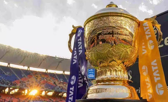 আইপিএলের প্লে-অফের দৌড়ে এখনো টিকে রইলো সাত দল