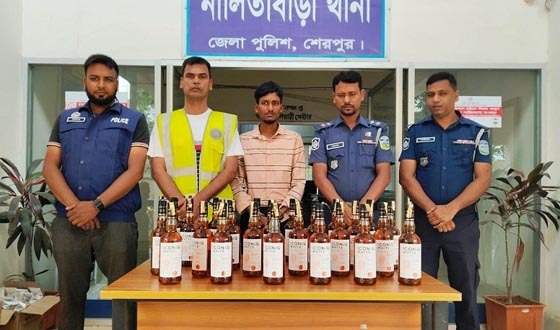 নালিতাবাড়ীতে ভারতীয় মদসহ কারবারি আটক