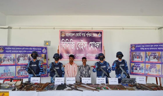 সুন্দরবনের কুখ্যাত ডাকাত দলের দুই সহযোগী অস্ত্র ও গোলাবারুদসহ আটক