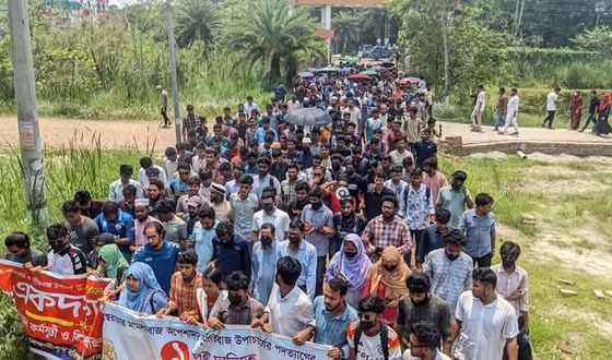 ববি’র ভিসির অপসারণের আন্দোলনে শিক্ষকরা