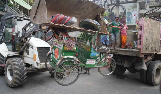 রাজধানীর ট্রাফিকে শৃঙ্খলা ফেরাতে ব্যাটারিচালিত রিকশা উচ্ছেদ শুরু