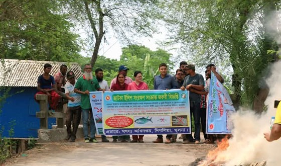 দিঘলিয়ায় খাল থেকে জাল পাটা উচ্ছেদ অভিযান পরিচালিত