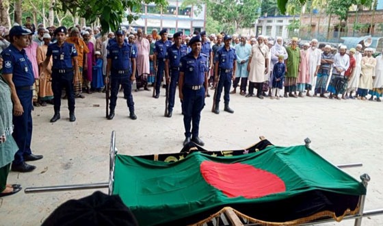 কালিগঞ্জে বীর মুক্তিযোদ্ধা শেখ আকবর আলীকে রাষ্ট্রীয় মর্যাদায় দাফন