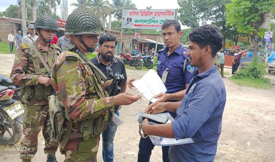হাজীগঞ্জে যৌথ বাহিনী কর্তৃক ভ্রাম্যমাণ চেকপোষ্ট স্থাপন