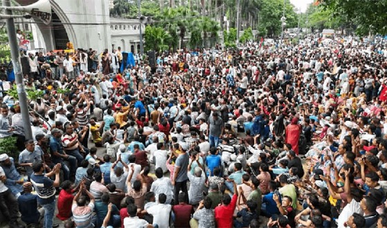 নগরভবনের সামনে মঙ্গলবারও অবস্থান করার ঘোষণা