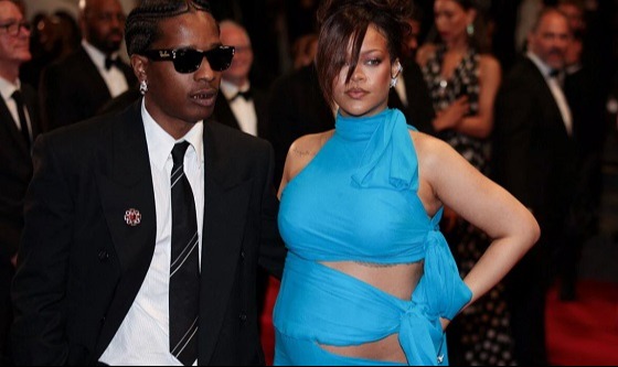 রেড কার্পেট মাতালেন রিহানা