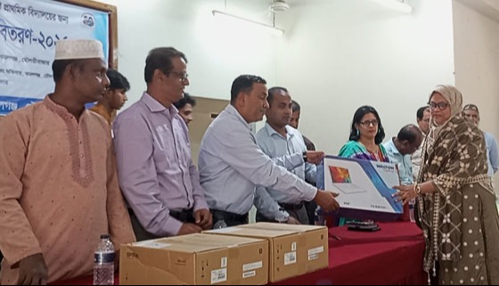 কমলগঞ্জে ১৪৯টি বিদ্যালয়ে মাল্টিমিডিয়া প্রজেক্টর ও ল্যাপটপ বিতরণ