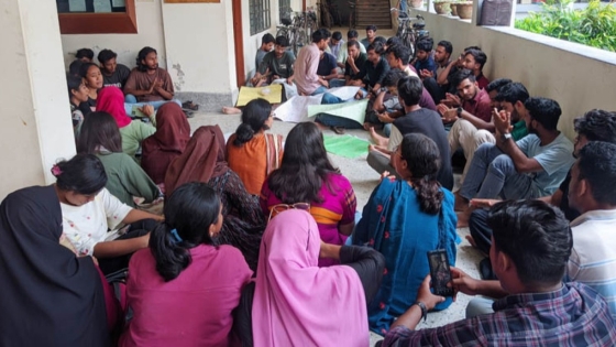 রাবির ফোকলোর বিভাগের নাম পরিবর্তনসহ তিন দফা দাবিতে শিক্ষার্থীদের অনশন