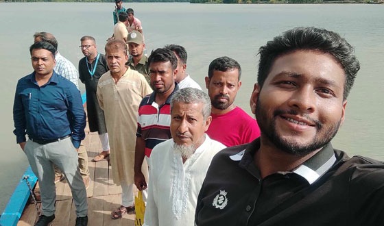 আতাই নদীর ভাঙ্গন কবলিত এলাকা পরিদর্শনে দিঘলিয়া উপজেলা নির্বাহী অফিসার