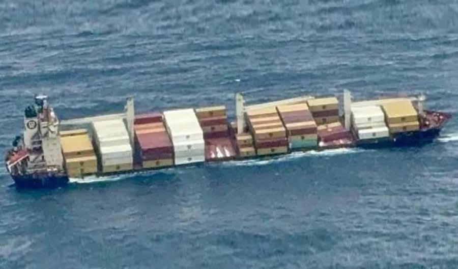 কেরালার উপকূলে বিপজ্জনক পণ্যবাহী জাহাজডুবি, পরিবেশ নিয়ে শঙ্কা