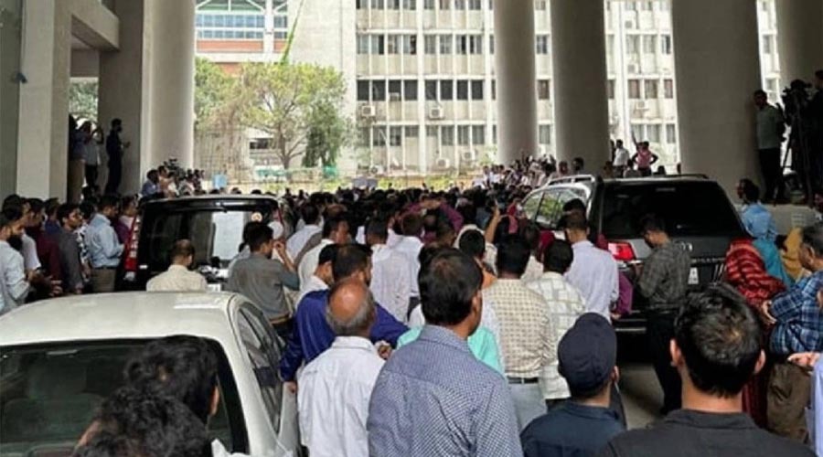 সচিবালয়ের আন্দোলন একদিন স্থগিত, দাবি যাবে মন্ত্রিপরিষদ সচিবের কাছে