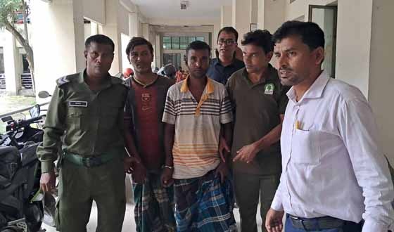 সুন্দরবন থেকে হরিণের চামড়া ও মাথাসহ আটক দুই শিকারি কারাগারে