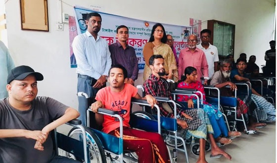 টাঙ্গাইলে প্রতিবন্ধীদের মাঝে সহায়ক উপকরণ বিতরণ