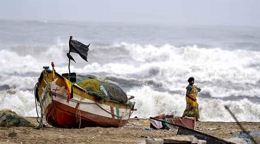 উপকূল অতিক্রম করছে গভীর নিম্নচাপ, জলোচ্ছ্বাস ও ঝোড়ো হাওয়ার শঙ্কায় ১৬ জেলা