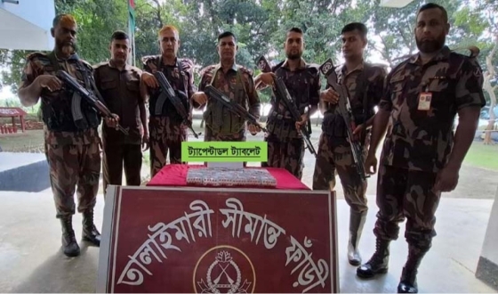 রাজশাহীতে সীমান্ত থেকে ভারতীয় মদ ট্যাপেন্টাডল ট্যাবলেট ও নৌকা জব্দ