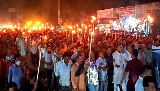 ফরিদগঞ্জ বিএনপির মনোনয়ন পরিবর্তনের দাবিতে মশাল মিছিল