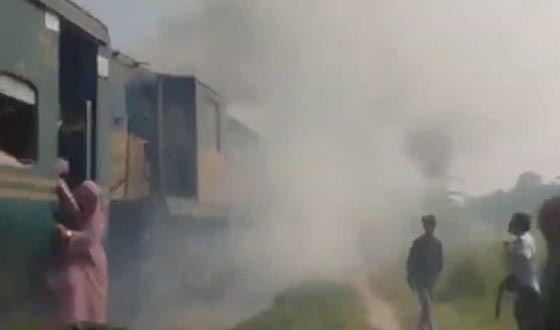 ট্রেনের ইঞ্জিনে আগুন, দুই ঘন্টা পর ময়মনসিংহ-নেত্রকোনায় ট্রেন চলাচল শুরু