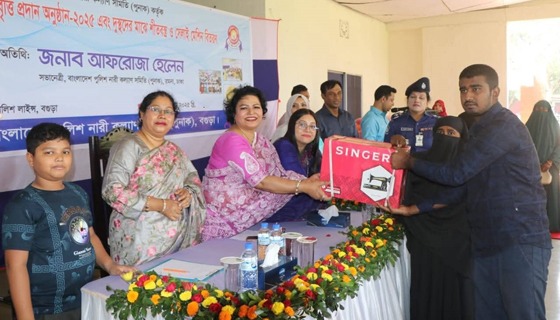 বগুড়ায় পুনাকের মেধাবৃত্তি প্রদান ও শীতবস্ত্র-সেলাই মেশিন বিতরণ