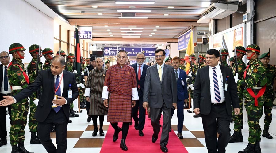 রাষ্ট্রীয় সফর শেষে ঢাকা ত্যাগ করলেন ভুটানের প্রধানমন্ত্রী
