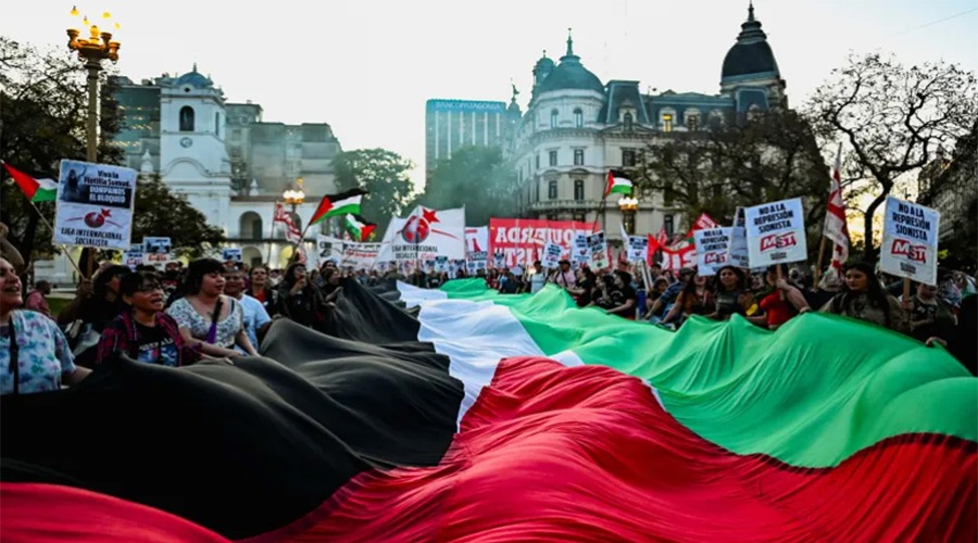 গাজামুখী ফ্লোটিলায় ইসরায়েলি হামলা, বিশ্বজুড়ে তীব্র নিন্দার ঝড়