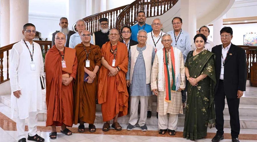 প্রবারণা পূর্ণিমা উপলক্ষে প্রধান উপদেষ্টার সঙ্গে বৌদ্ধ নেতাদের শুভেচ্ছা বিনিময়