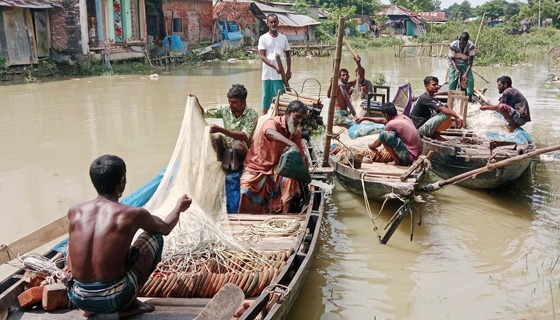 মা ইলিশ রক্ষায় নিষেধাজ্ঞায় জেলেরা হয়ে পড়ছে ঋনগ্রস্থ