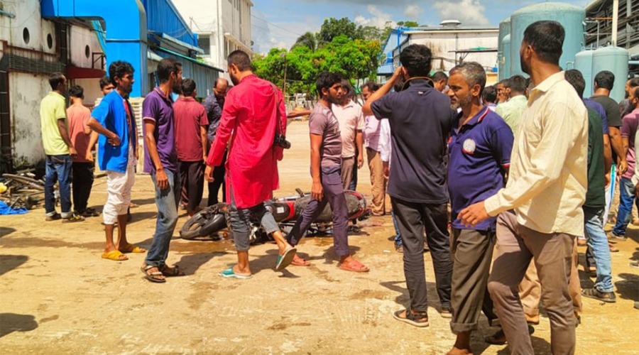 শ্রমিক অসন্তোষ: পদ্মা ব্লোয়িংয়ের ৮কর্মকর্তা অবরুদ্ধ ১৮ঘণ্টা