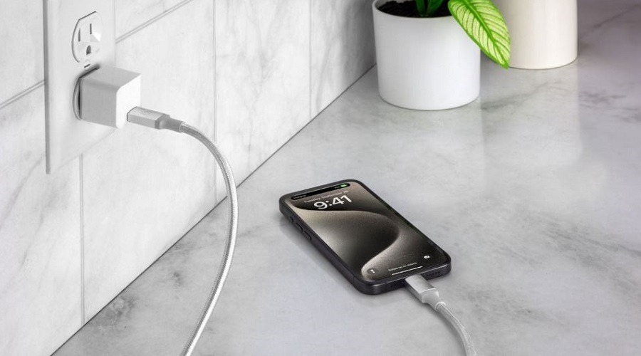 ফোন চার্জ দেওয়ার সময় এই ভুলগুলো ভুলেও করবেন না