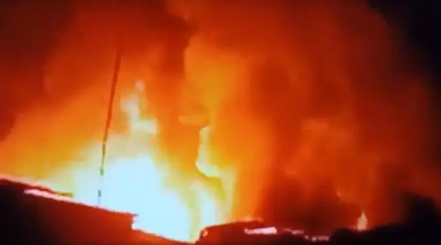 মিরপুরে গার্মেন্টস ও কেমিক্যাল গোডাউনে আগুন