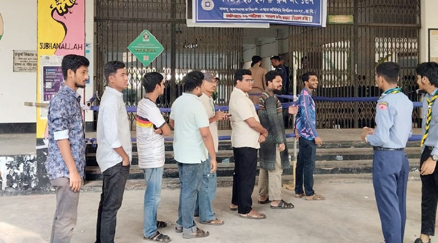 রাকসু নির্বাচনের ভোটগ্রহণ চলছে