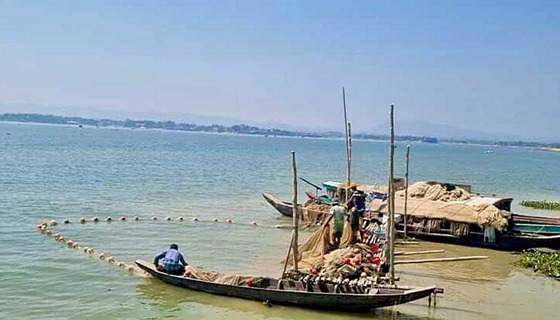 কাপ্তাই হ্রদে মাছ আহরণ বন্ধ, রাজস্ব আদায় নিয়ে শঙ্কা